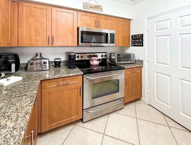 6533 Emerald Dunes Dr 208, West Palm Beach, FL 33411