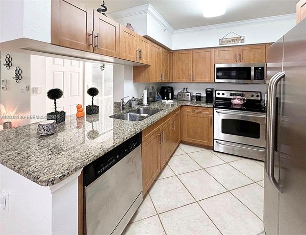 6533 Emerald Dunes Dr 208, West Palm Beach, FL 33411