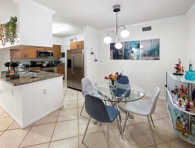 6533 Emerald Dunes Dr 208, West Palm Beach, FL 33411