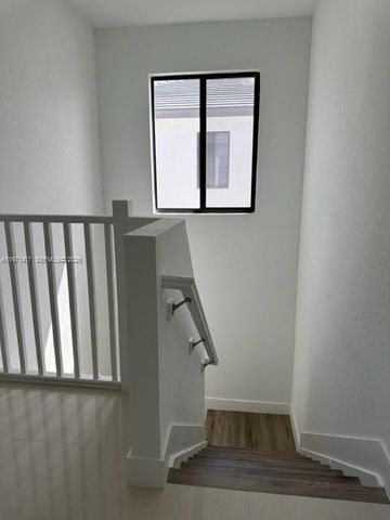 15814 SW 136th Way, Miami, FL 33196