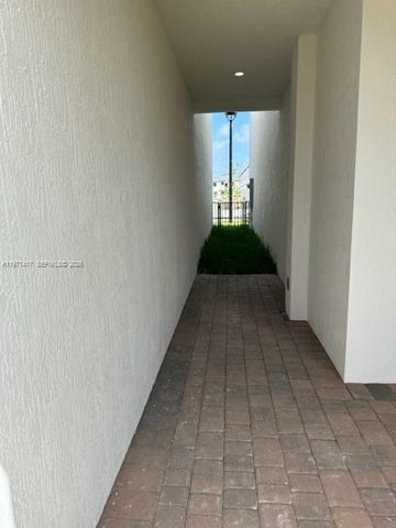 15814 SW 136th Way, Miami, FL 33196