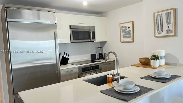 1300 Brickell Bay Dr 3400, Miami, FL 33131