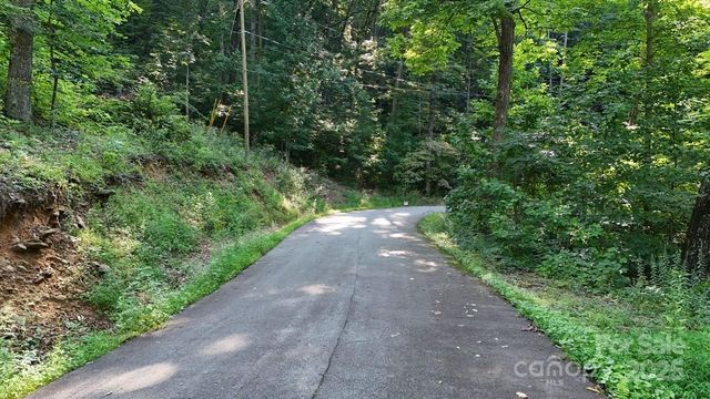 024 FURNITURE Drive, Hendersonville, NC 28792