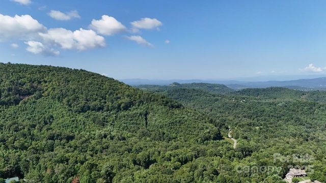 024 FURNITURE Drive, Hendersonville, NC 28792