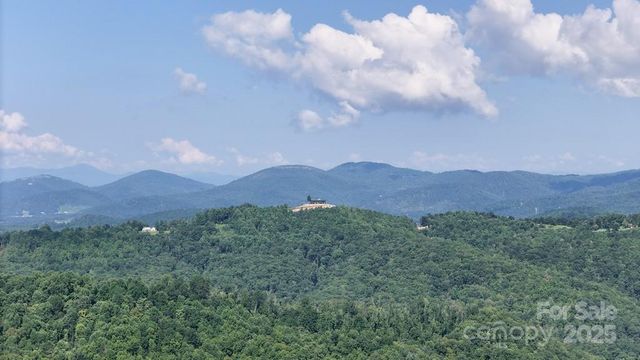 024 FURNITURE Drive, Hendersonville, NC 28792