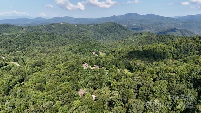 024 FURNITURE Drive, Hendersonville, NC 28792