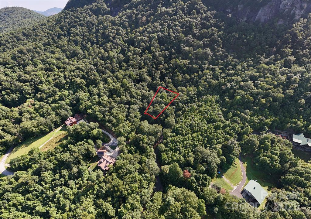 024 FURNITURE Drive, Hendersonville, NC 28792