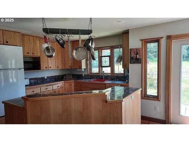 2495 SAMS CREEK Rd, Logsden, OR 97357