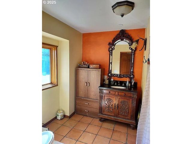 2495 SAMS CREEK Rd, Logsden, OR 97357