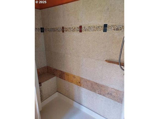 2495 SAMS CREEK Rd, Logsden, OR 97357