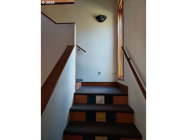 2495 SAMS CREEK Rd, Logsden, OR 97357