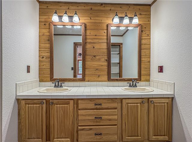 1113 Thousand Oaks Drive, Yellville, AR 72687