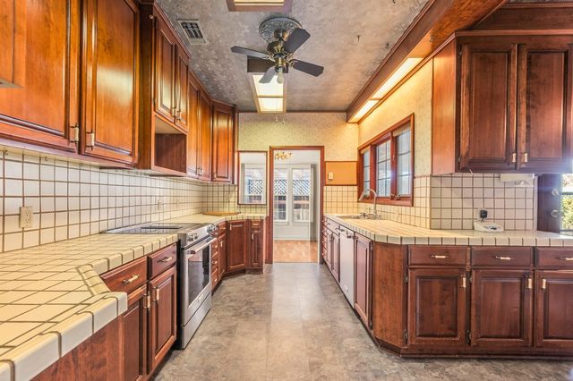 512 Encinal Ave, Roseville, CA 95678