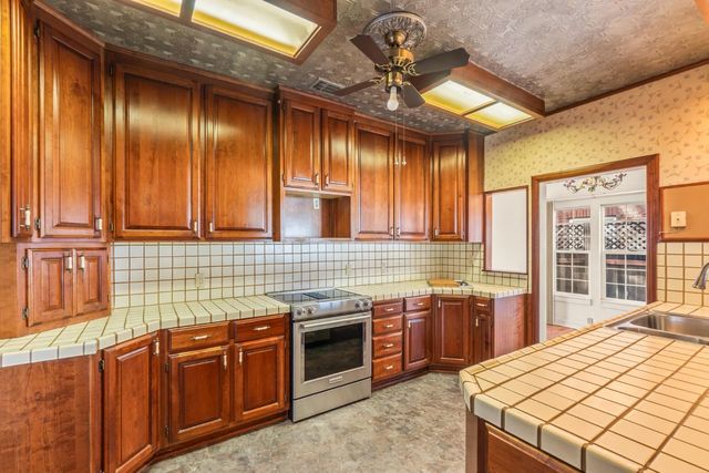 512 Encinal Ave, Roseville, CA 95678