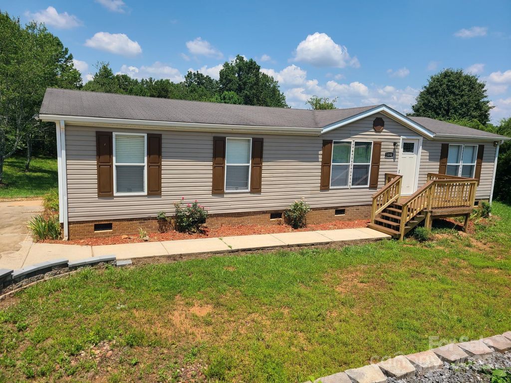 1098 Remington Drive, Conover, NC 28613