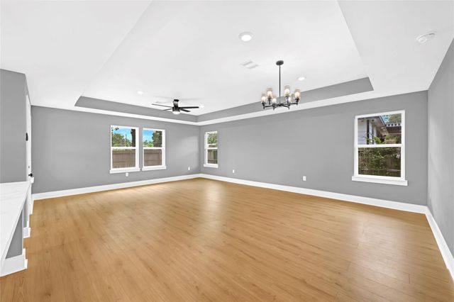 9705 Peachtree Street, Houston, TX 77016