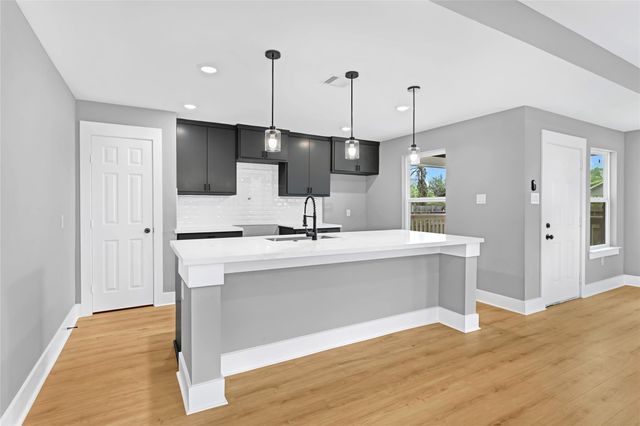 9705 Peachtree Street, Houston, TX 77016