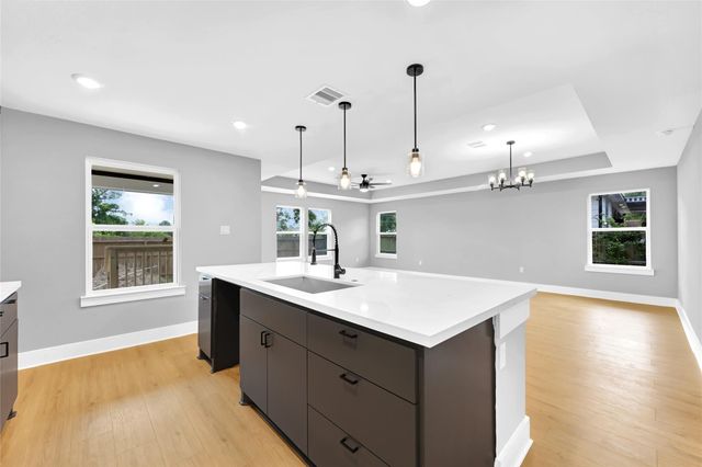 9705 Peachtree Street, Houston, TX 77016