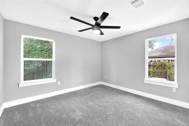 9705 Peachtree Street, Houston, TX 77016