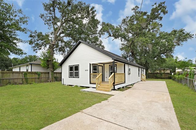 9705 Peachtree Street, Houston, TX 77016