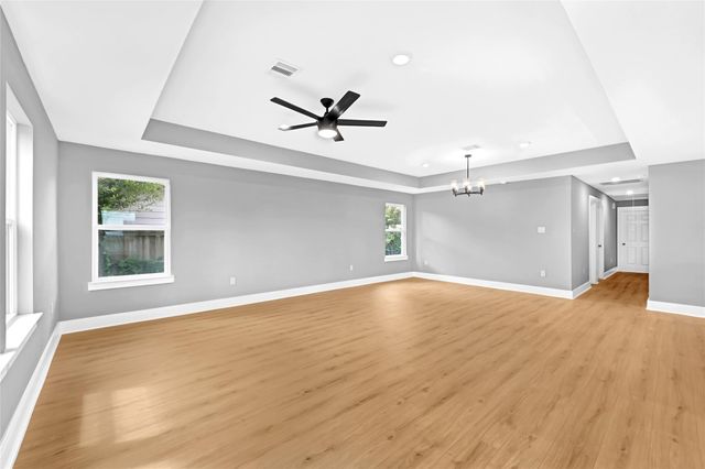 9705 Peachtree Street, Houston, TX 77016