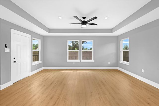9705 Peachtree Street, Houston, TX 77016