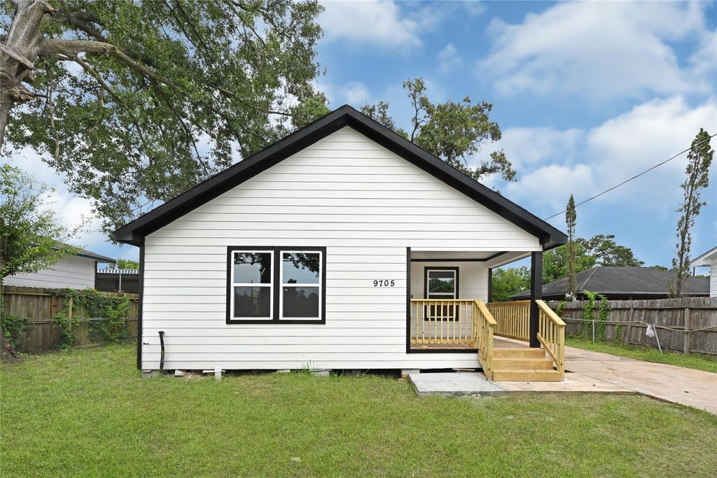 9705 Peachtree Street, Houston, TX 77016