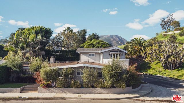 16907 Dulce Ynez Lane, Pacific Palisades (los Angeles), CA 90272