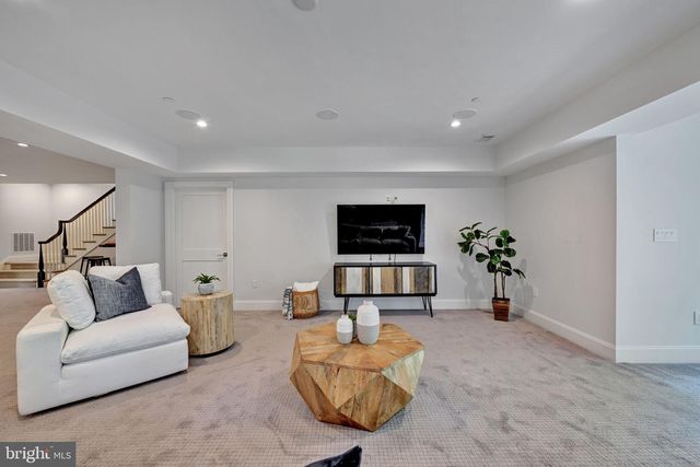 6517 BARNABY ST NW, Washington, DC 20015