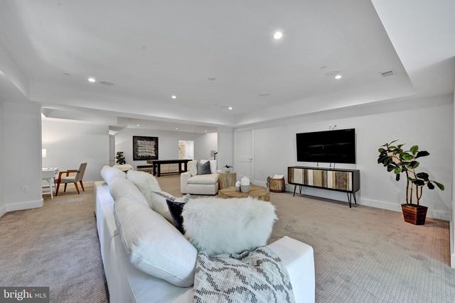 6517 BARNABY ST NW, Washington, DC 20015