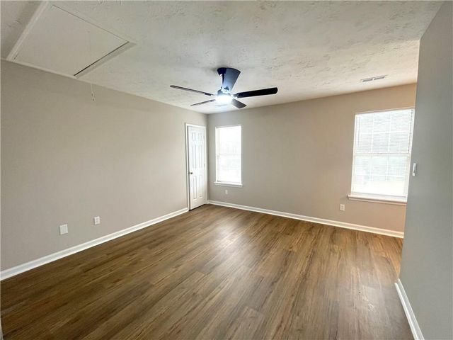 5843 Summerglen Lane, Atlanta, GA 30349