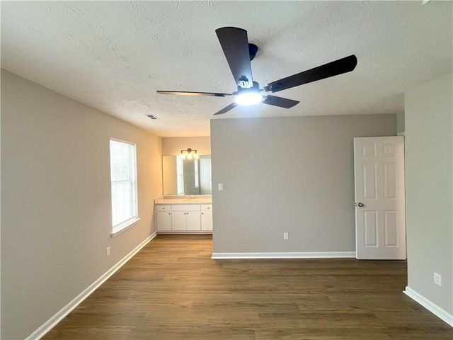 5843 Summerglen Lane, Atlanta, GA 30349