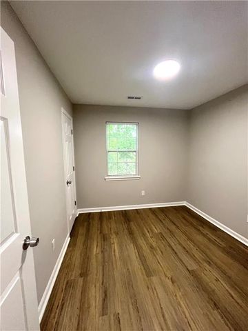5843 Summerglen Lane, Atlanta, GA 30349