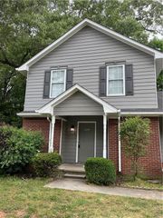 5843 Summerglen Lane, Atlanta, GA 30349