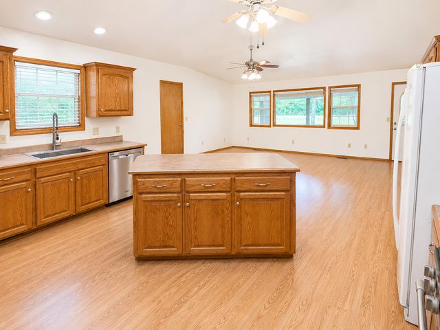 29474 Farm Road 1260, Golden, MO 65658
