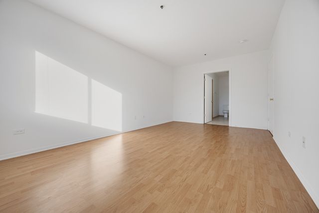 881 N Swift Road 203, Addison, IL 60101