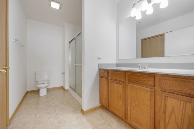 881 N Swift Road 203, Addison, IL 60101