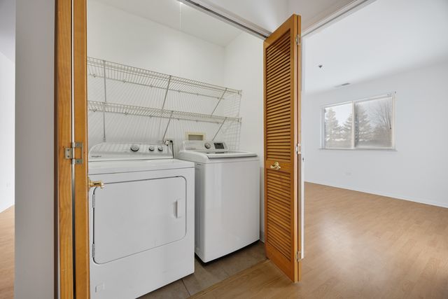 881 N Swift Road 203, Addison, IL 60101