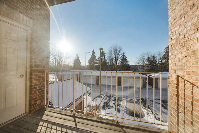 881 N Swift Road 203, Addison, IL 60101