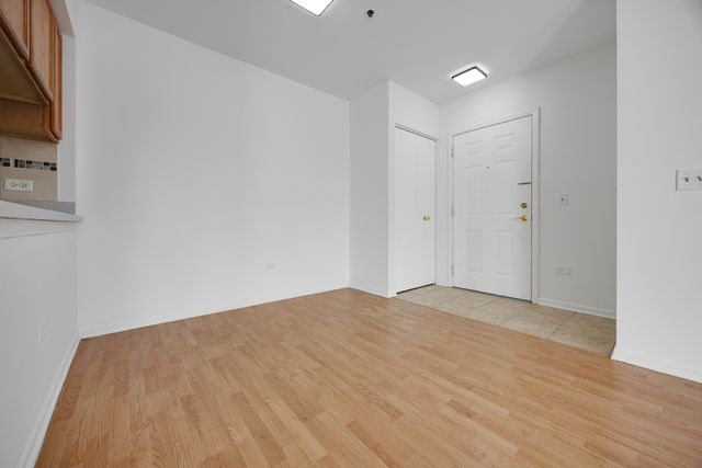 881 N Swift Road 203, Addison, IL 60101