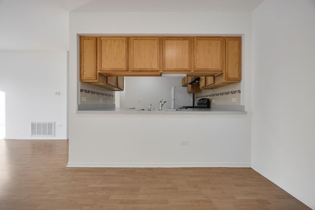 881 N Swift Road 203, Addison, IL 60101