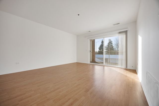 881 N Swift Road 203, Addison, IL 60101