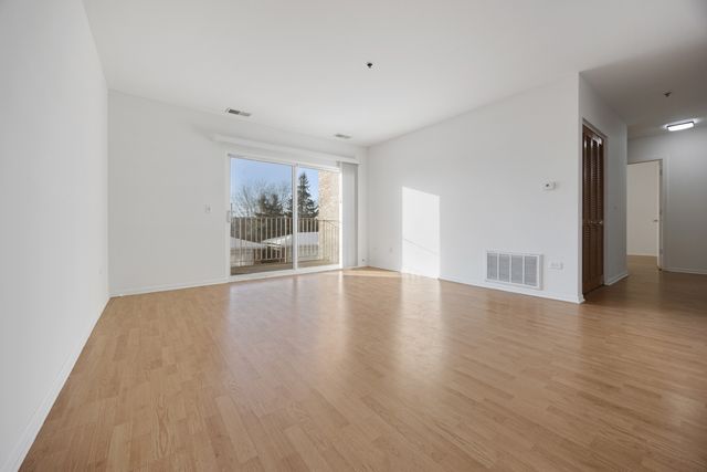 881 N Swift Road 203, Addison, IL 60101