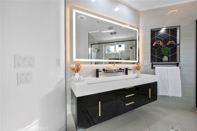 2461 N Junipero Avenue, Palm Springs, CA 92262