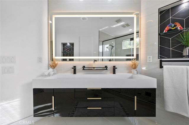 2461 N Junipero Avenue, Palm Springs, CA 92262