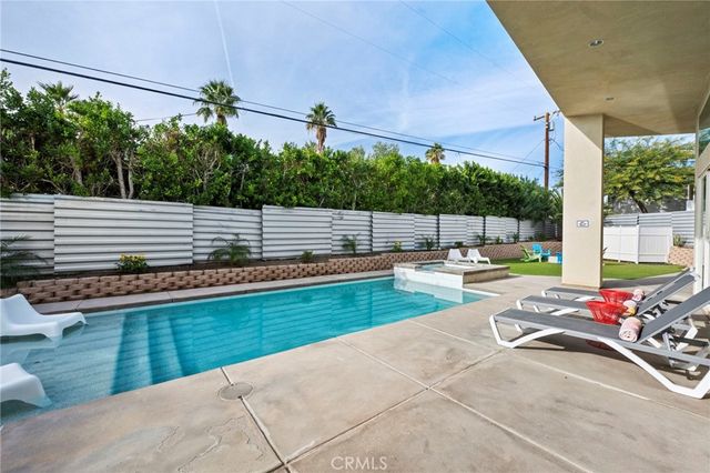 2461 N Junipero Avenue, Palm Springs, CA 92262