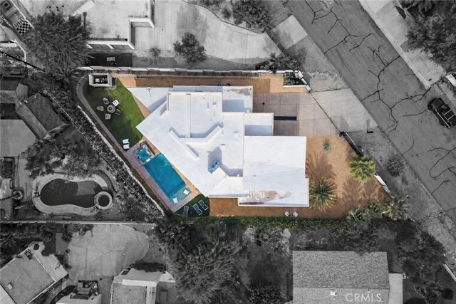 2461 N Junipero Avenue, Palm Springs, CA 92262