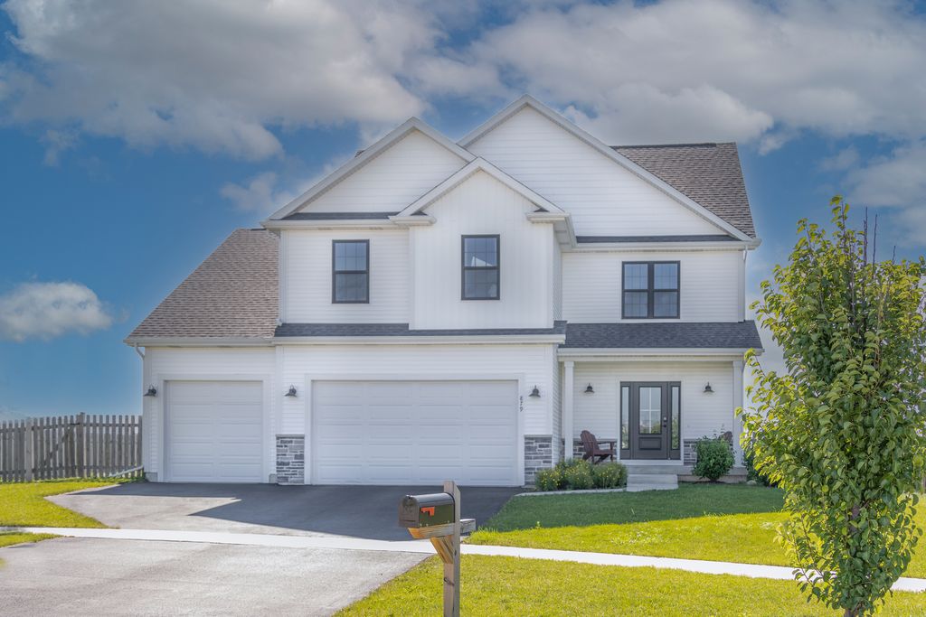 89 W Paw Paw Avenue, Cortland, IL 60112