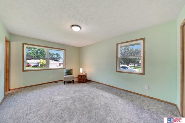 1105 Surfside Drive, Lincoln, NE 68528