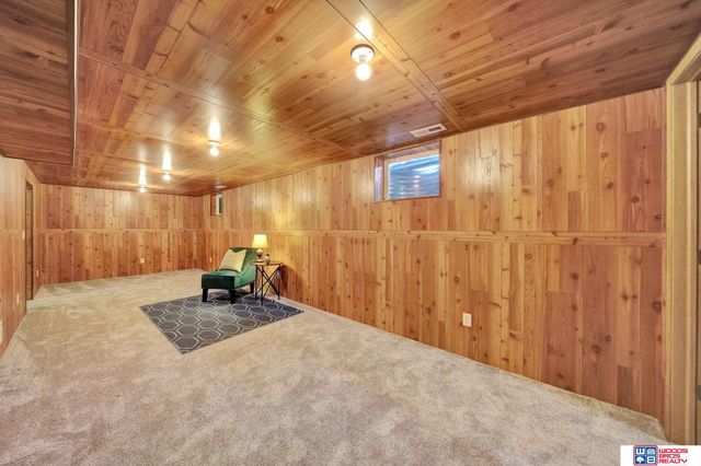 1105 Surfside Drive, Lincoln, NE 68528